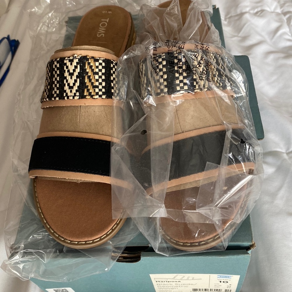 Size 10W fit more like medium. Brand new never worn original sleeves and box